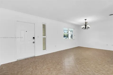 1621 NW 85th Way Pembroke Pines FL 33024