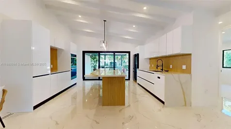 641 Nightingale Avenue Miami Springs FL 33166