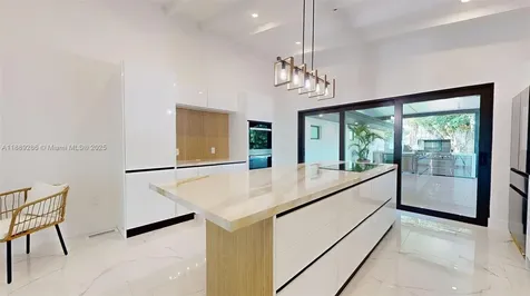 641 Nightingale Avenue Miami Springs FL 33166
