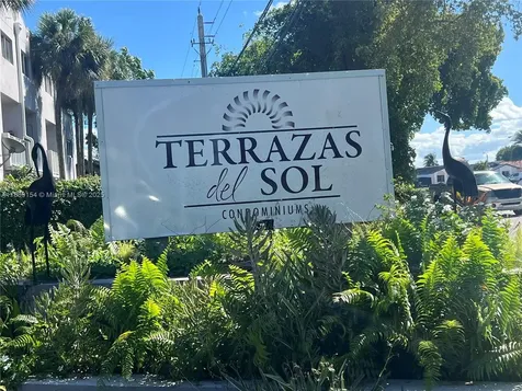 2750 W 76th Street Hialeah FL 33016