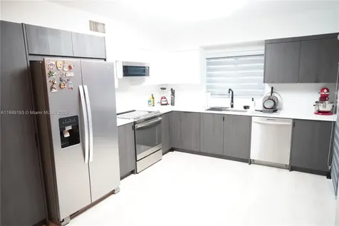 9308 NW 9th Place Plantation FL 33324