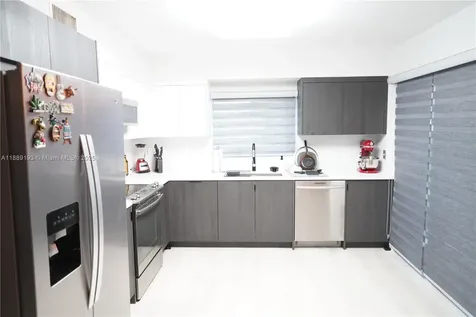 9308 NW 9th Place Plantation FL 33324