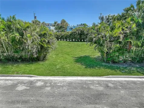 7 Lakeside Palms Court Lake Worth FL 33460