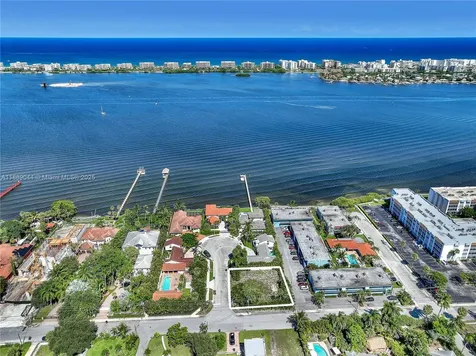 7 Lakeside Palms Court Lake Worth FL 33460