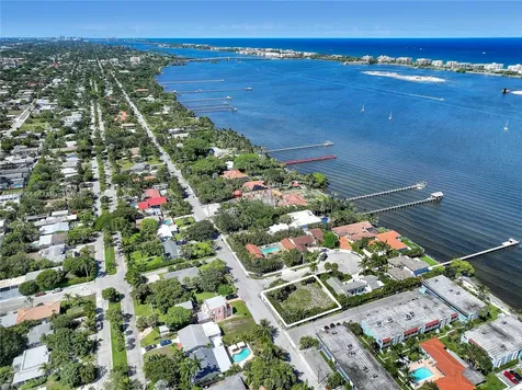 7 Lakeside Palms Court Lake Worth FL 33460