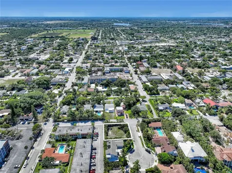 7 Lakeside Palms Court Lake Worth FL 33460