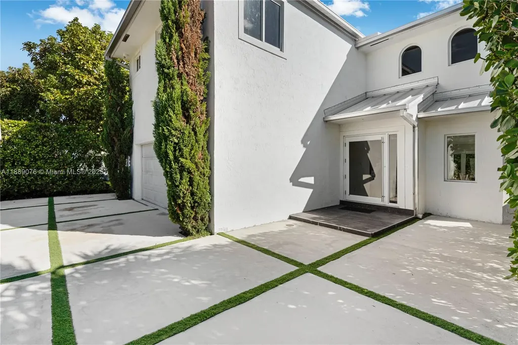 6763 SW 106 Place Miami FL 33173