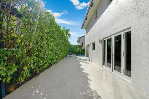 6763 SW 106 Place Miami FL 33173