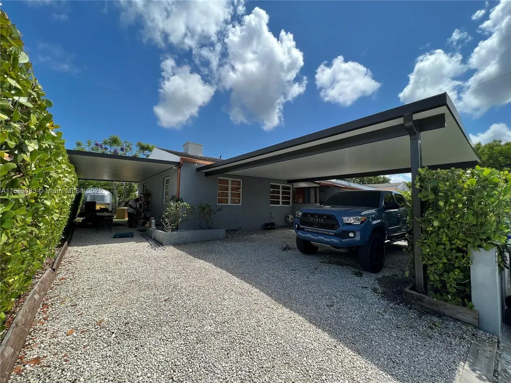 3160 SW 19th Terrace Miami FL 33145