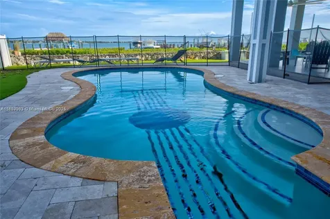 67 N Bounty Lane Key Largo FL 33037