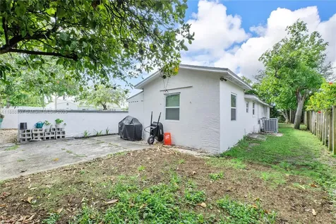 1101 NW 40th Street Miami FL 33127
