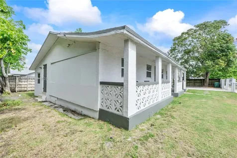 1101 NW 40th Street Miami FL 33127