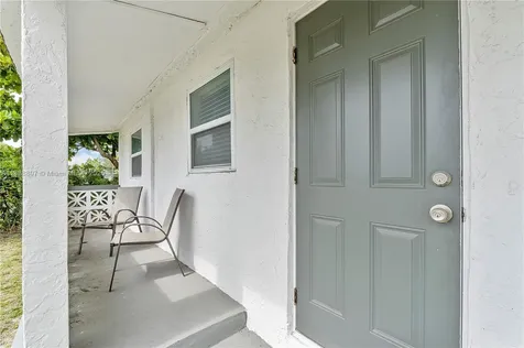 1101 NW 40th Street Miami FL 33127