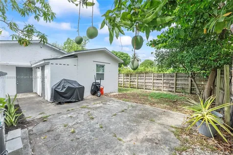 1101 NW 40th Street Miami FL 33127