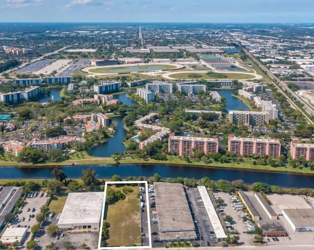 2083 W Mcnab Road Pompano Beach FL 33069
