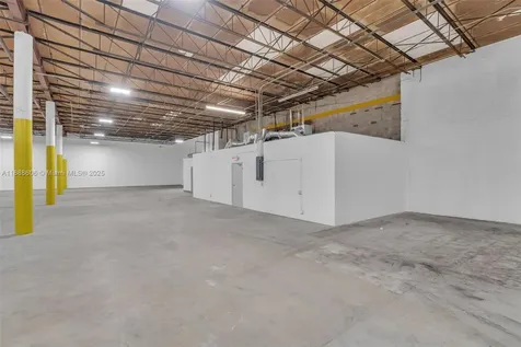 333 W 75th Place Hialeah FL 33014
