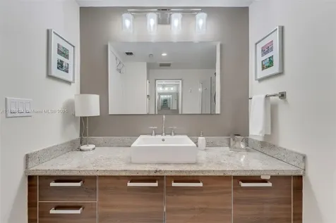 185 SW 7th Street Miami FL 33130