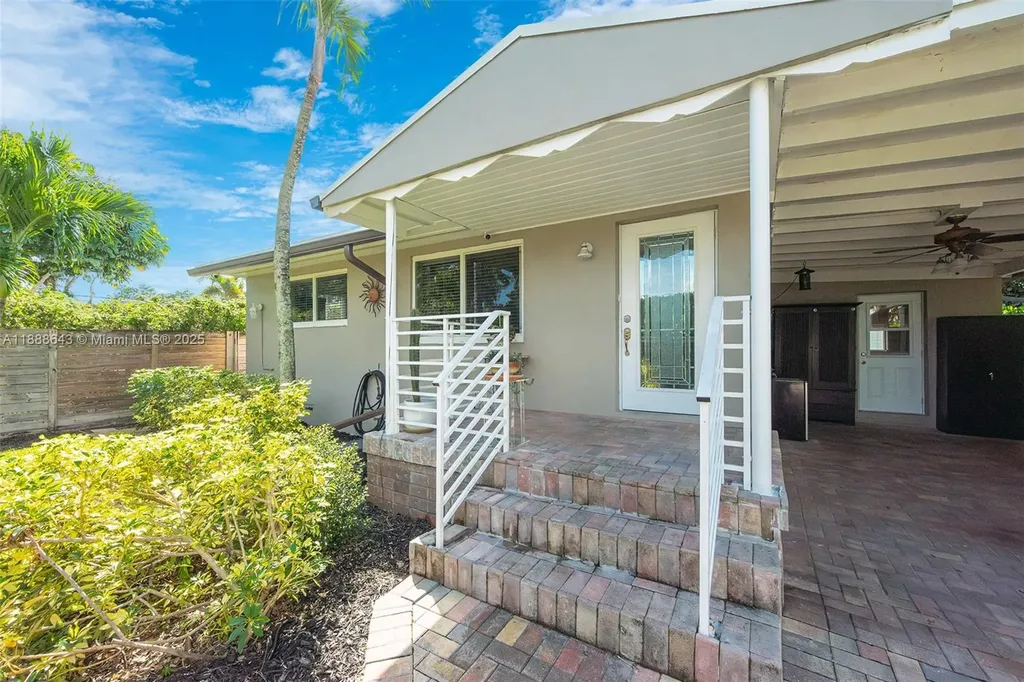 824 NE 17th Court Fort Lauderdale FL 33305