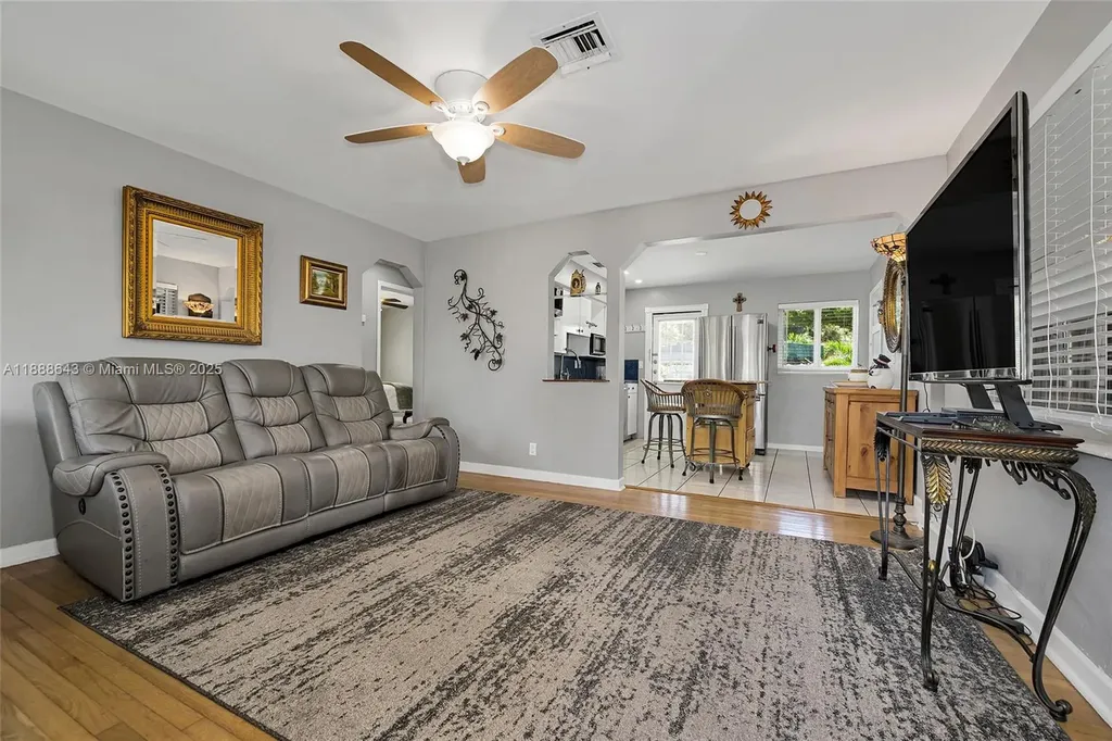 824 NE 17th Court Fort Lauderdale FL 33305