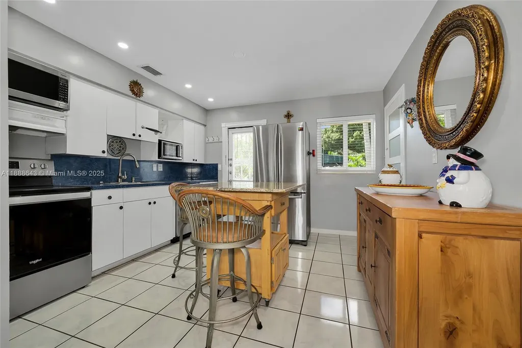 824 NE 17th Court Fort Lauderdale FL 33305