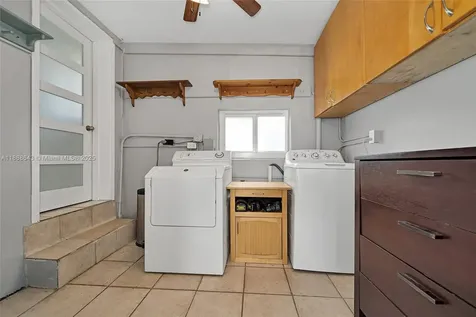 824 NE 17th Court Fort Lauderdale FL 33305