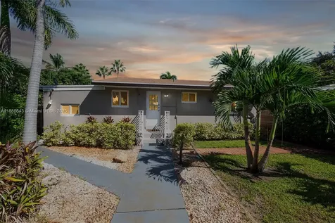 824 NE 17th Court Fort Lauderdale FL 33305