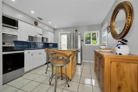 824 NE 17th Court Fort Lauderdale FL 33305