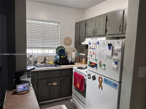 7505 SW 82nd Street Miami FL 33143