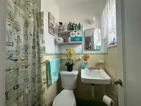 265 W 55th Street Hialeah FL 33012