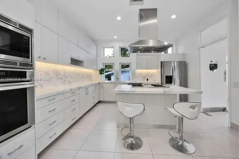 621 N Mashta Drive Key Biscayne FL 33149