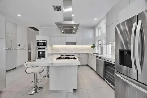 621 N Mashta Drive Key Biscayne FL 33149