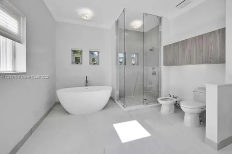621 N Mashta Drive Key Biscayne FL 33149