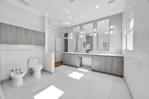 621 N Mashta Drive Key Biscayne FL 33149
