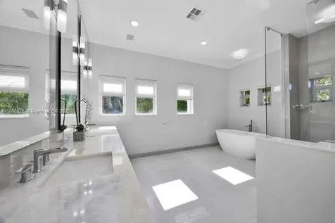 621 N Mashta Drive Key Biscayne FL 33149