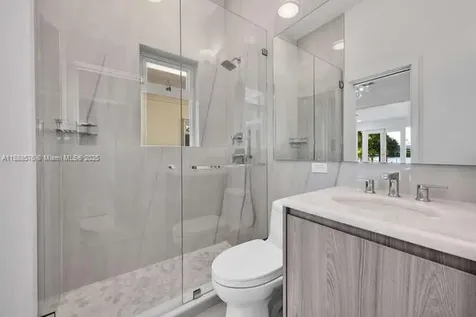 621 N Mashta Drive Key Biscayne FL 33149