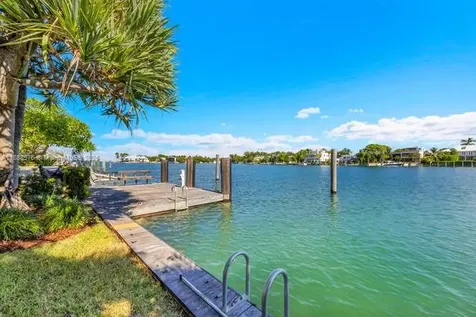621 N Mashta Drive Key Biscayne FL 33149