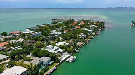 621 N Mashta Drive Key Biscayne FL 33149
