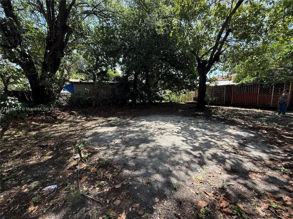 1239 NW 31st Street Miami FL 33142