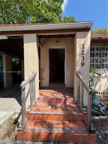 1239 NW 31st Street Miami FL 33142
