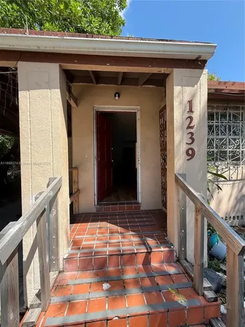 1239 NW 31st Street Miami FL 33142