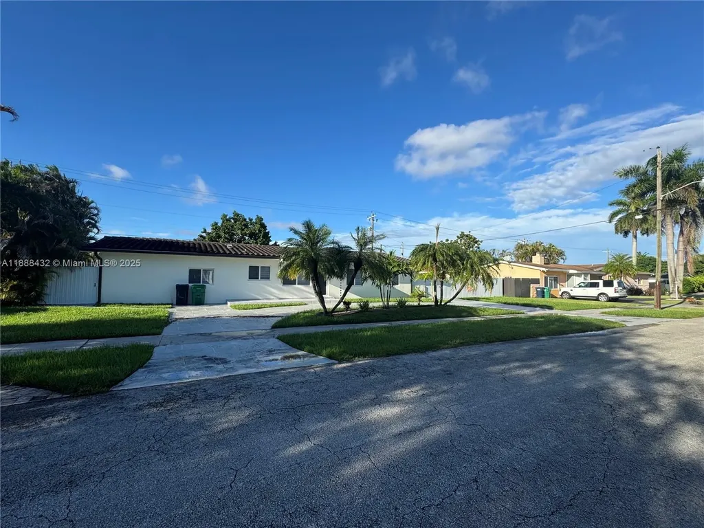 9335 SW 17th Street Miami FL 33165