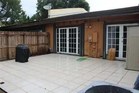2330 Plum Court Pembroke Pines FL 33026