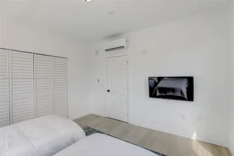 1553 SW 7th Street Miami FL 33135
