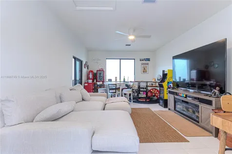 4260 NW 82nd Avenue Doral FL 33166