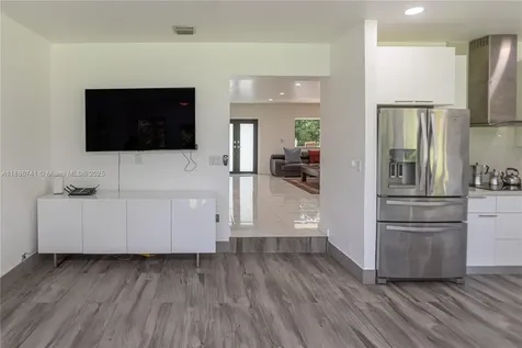 507 Hunting Lodge Drive Miami Springs FL 33166