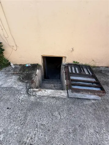 810 NW 24th Court Miami FL 33125