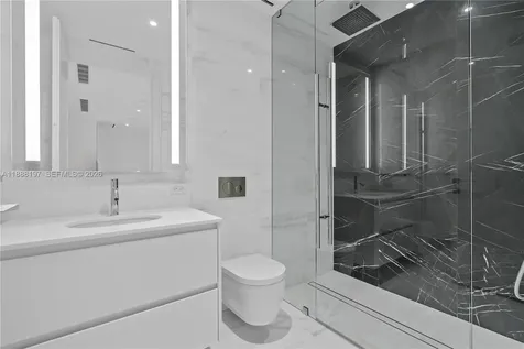 300 Biscayne Blvd Way Miami FL 33131