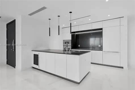 300 Biscayne Blvd Way Miami FL 33131