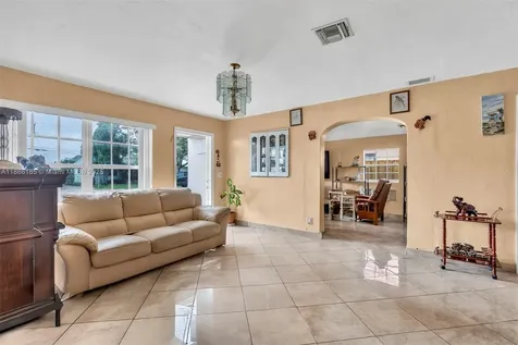 2041 Wellington Road West Palm Beach FL 33409