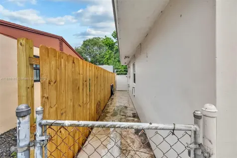 2041 Wellington Road West Palm Beach FL 33409